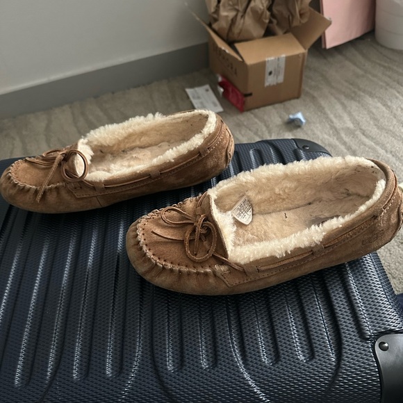 Ugg moccasins - Picture 2 of 5